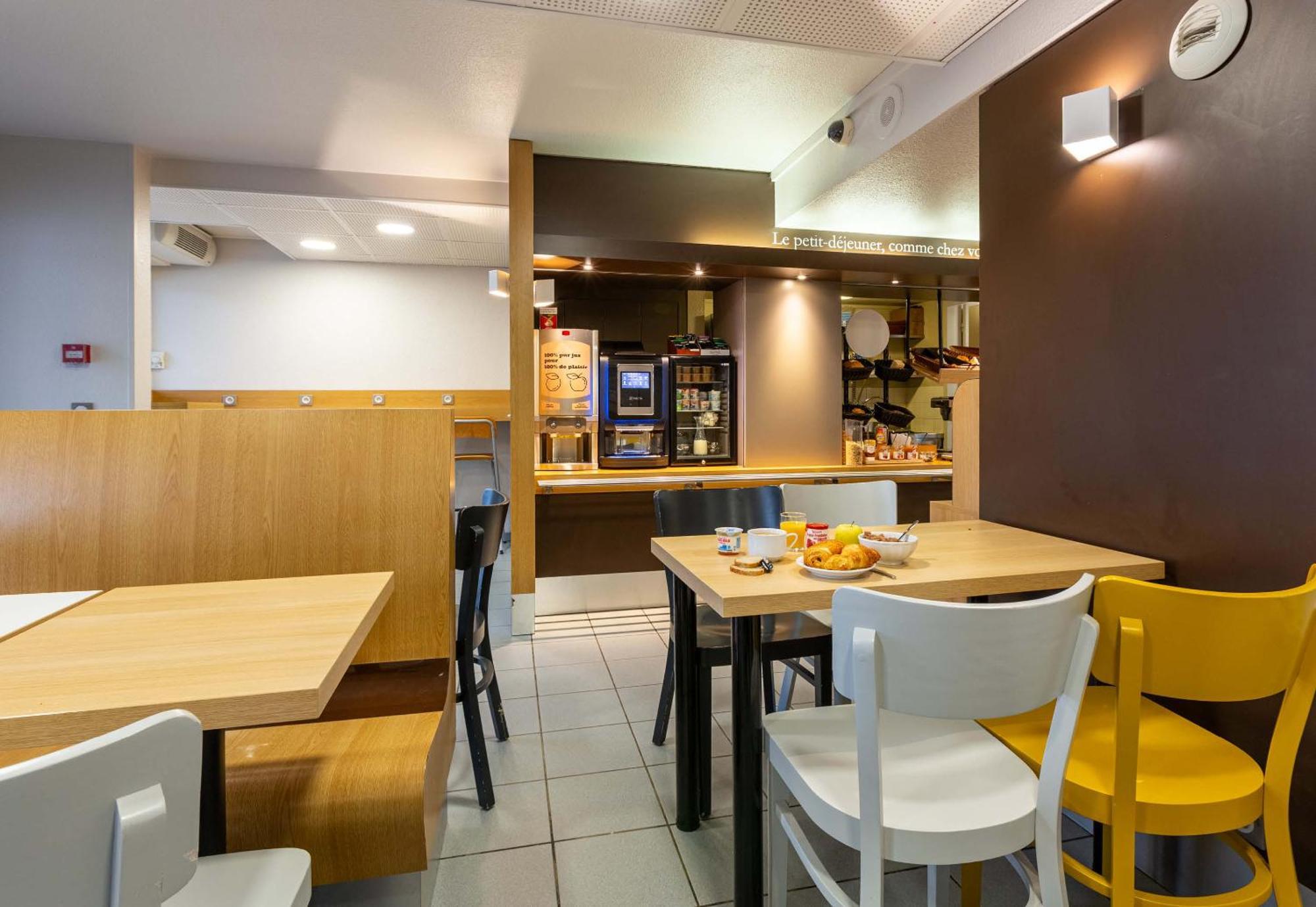 B&B Hotel Chartres Le Forum Le Coudray Екстериор снимка
