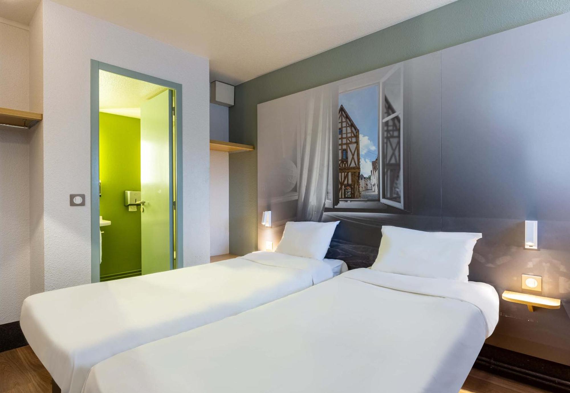 B&B Hotel Chartres Le Forum Le Coudray Екстериор снимка