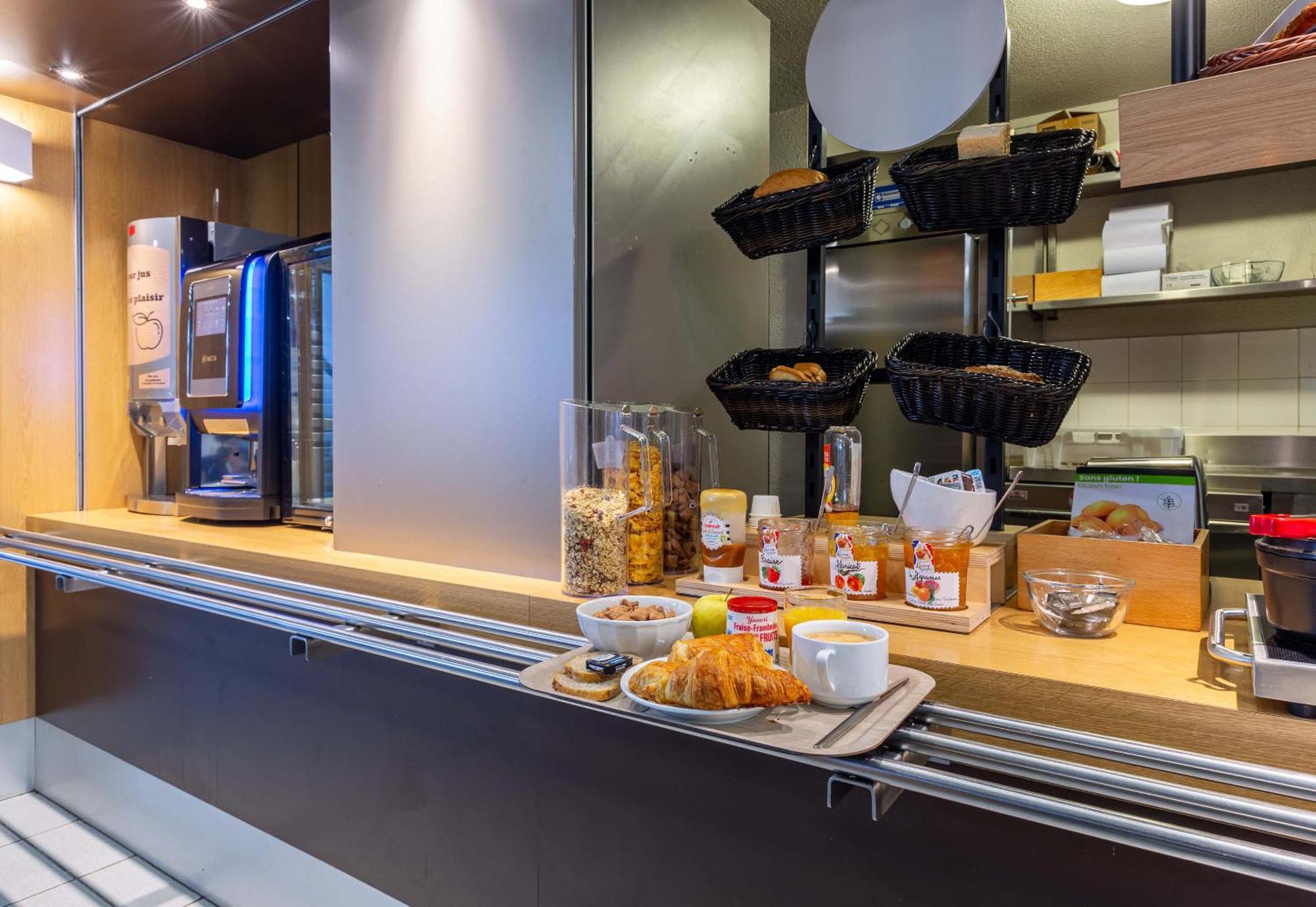 B&B Hotel Chartres Le Forum Le Coudray Екстериор снимка