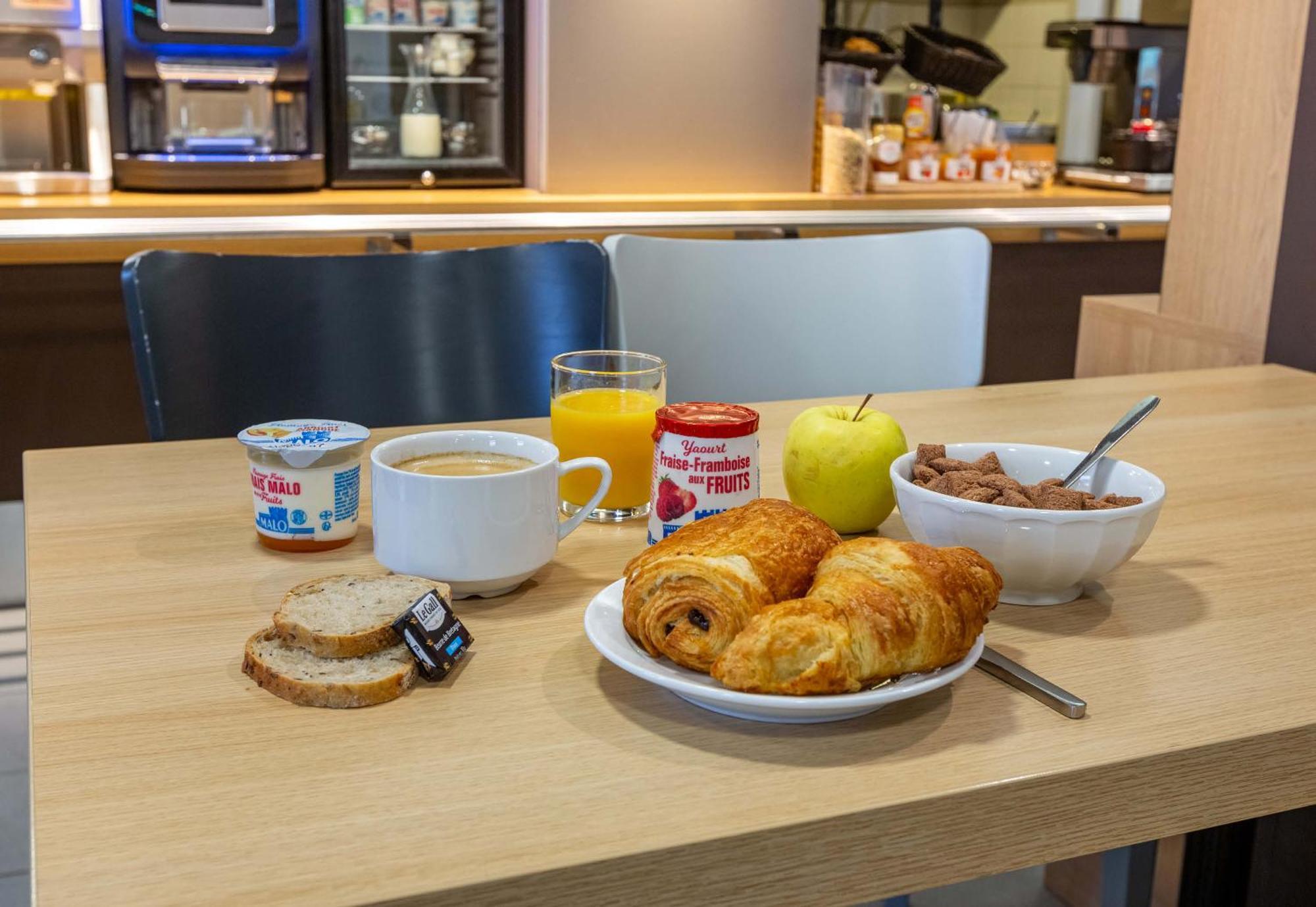 B&B Hotel Chartres Le Forum Le Coudray Екстериор снимка